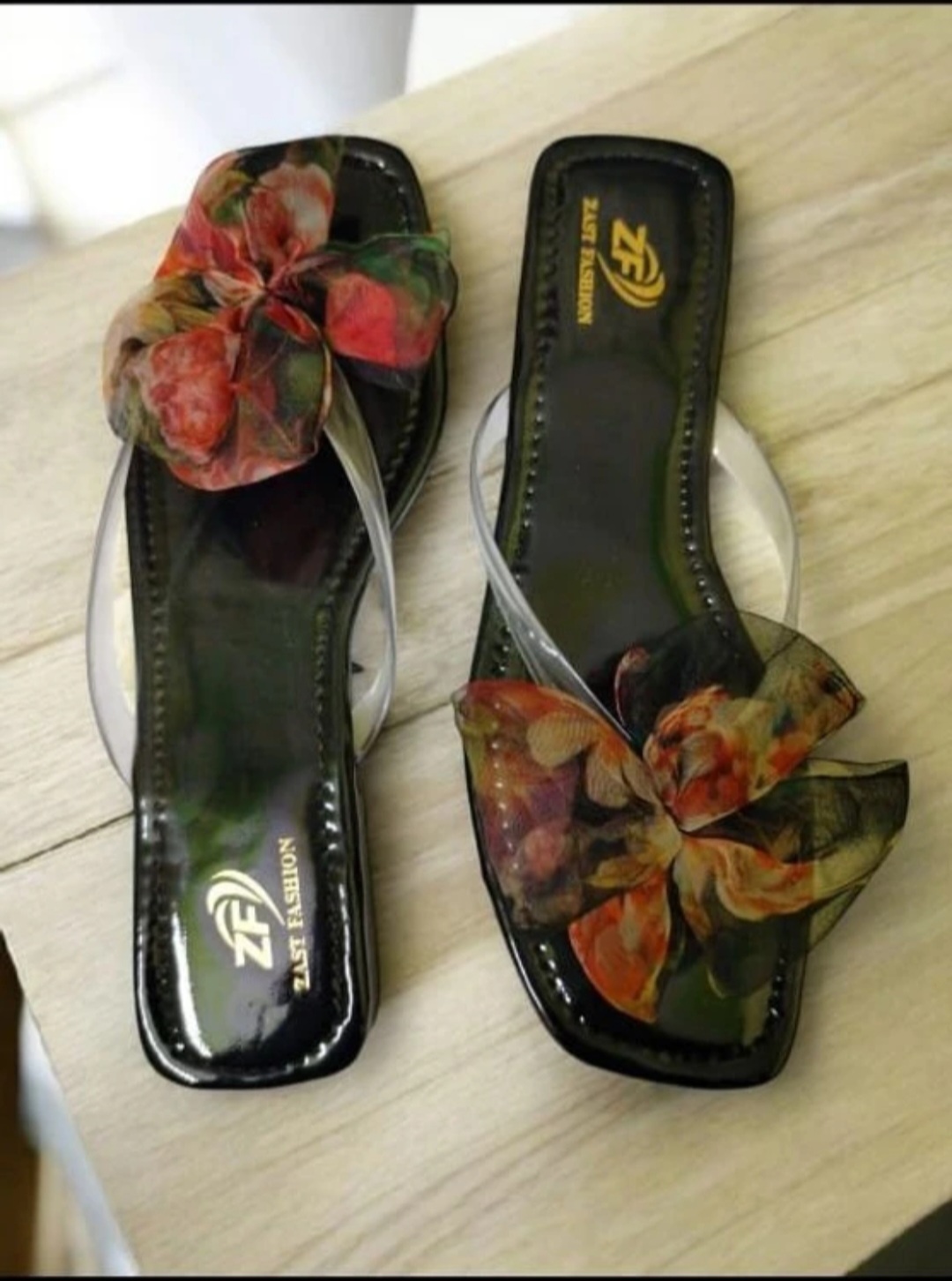 Supar Hindustan women flats sandal